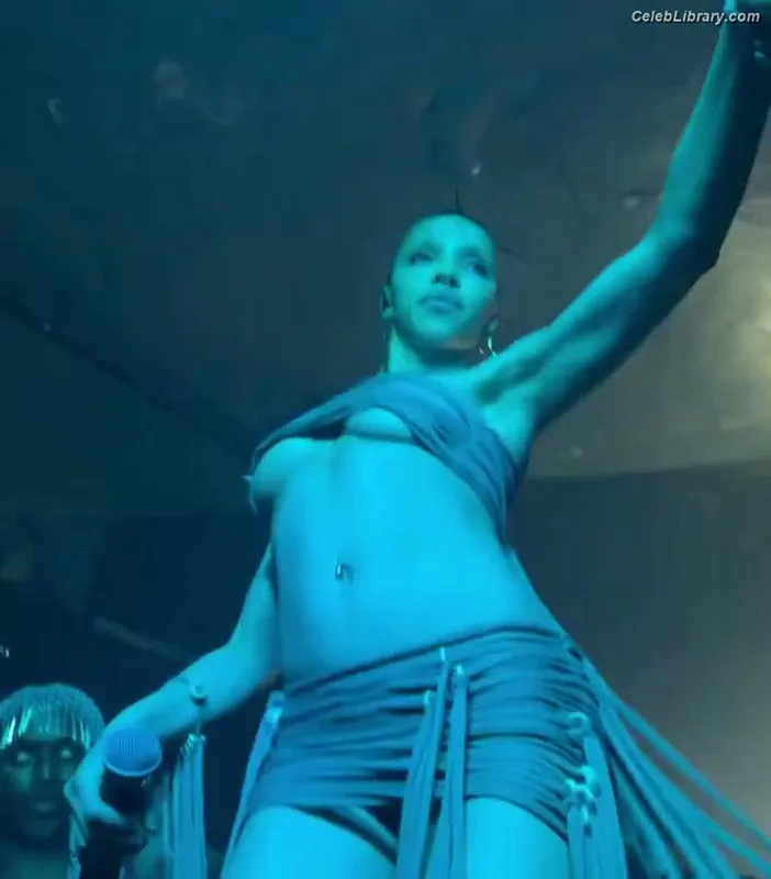 FKA Twigs photo 14 of 145