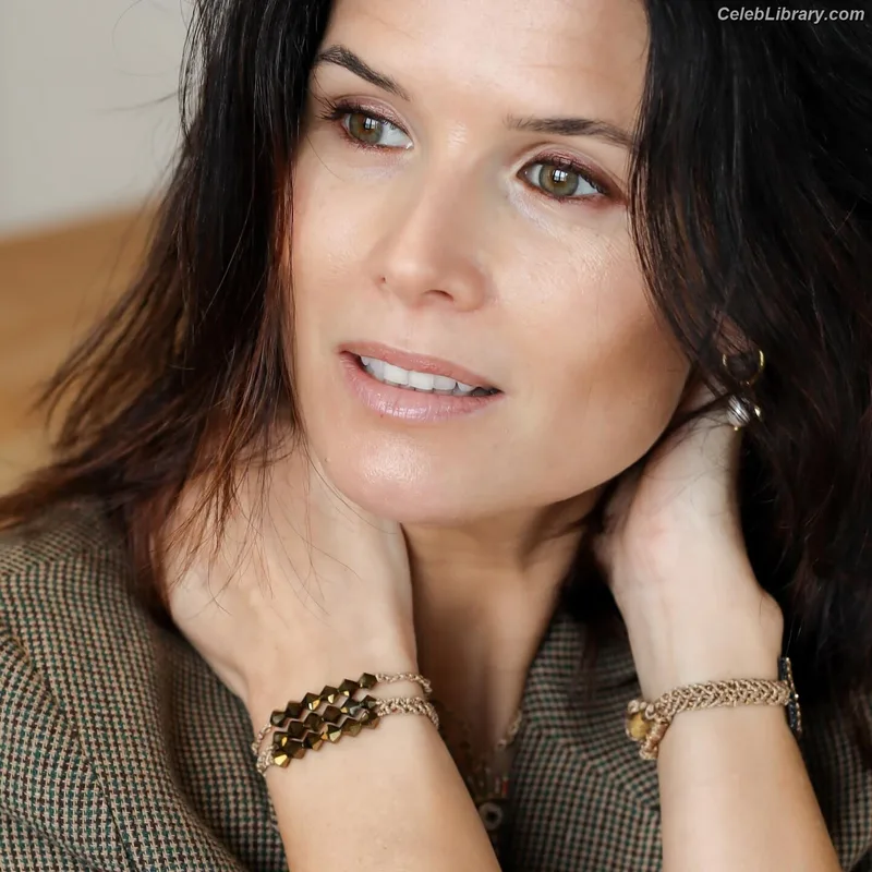 Flavie Péan photo 6 of 80