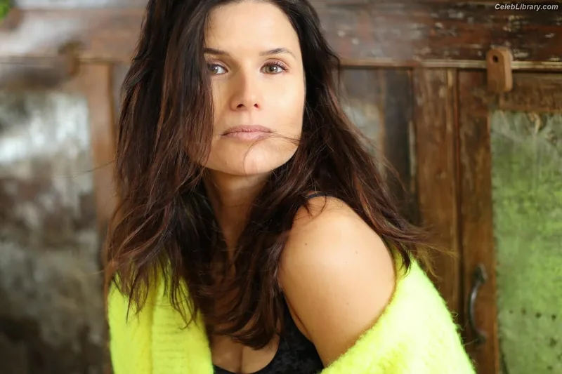 Flavie Péan photo 17 of 80