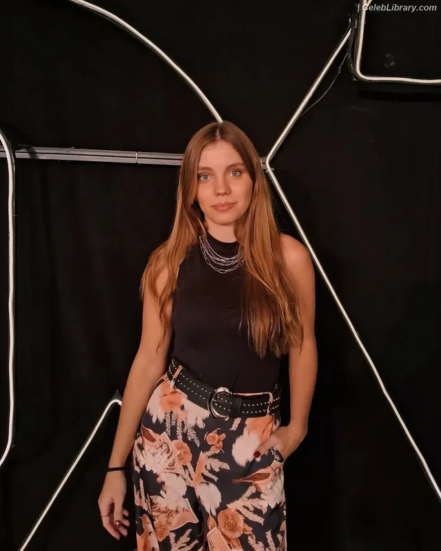 Flor Andersen photo 1 of 89