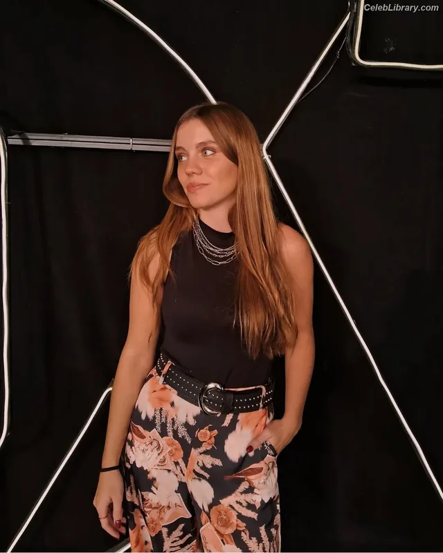 Flor Andersen photo 2 of 89