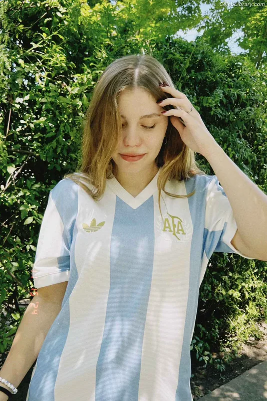 Flor Andersen photo 3 of 89
