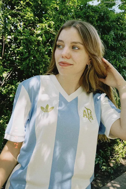 Flor Andersen photo 4 of 89