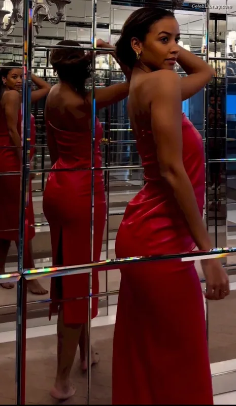 Flora Coquerel photo 24 of 166
