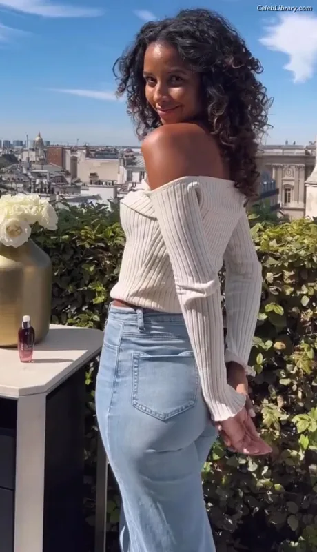 Flora Coquerel photo 2 of 166