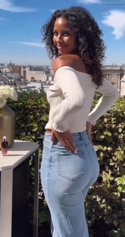 Flora Coquerel photo 3 of 166
