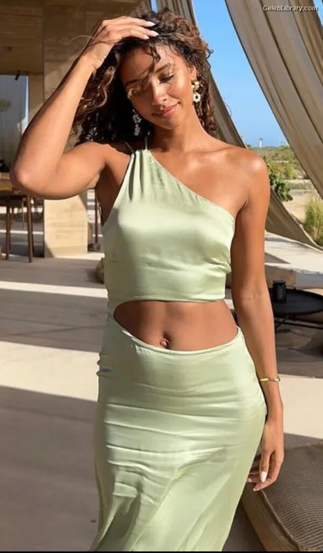 Flora Coquerel photo 21 of 166