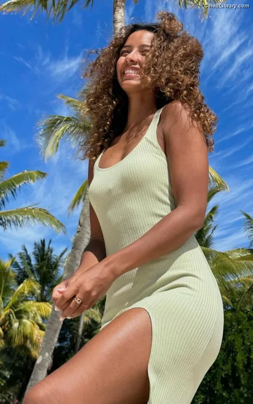 Flora Coquerel photo 2 of 166