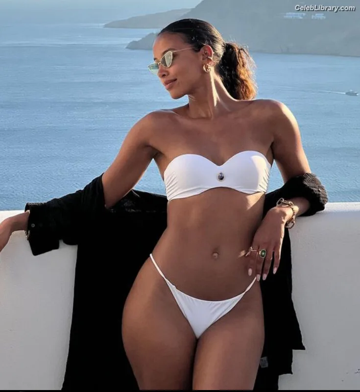 Flora Coquerel photo 10 of 166