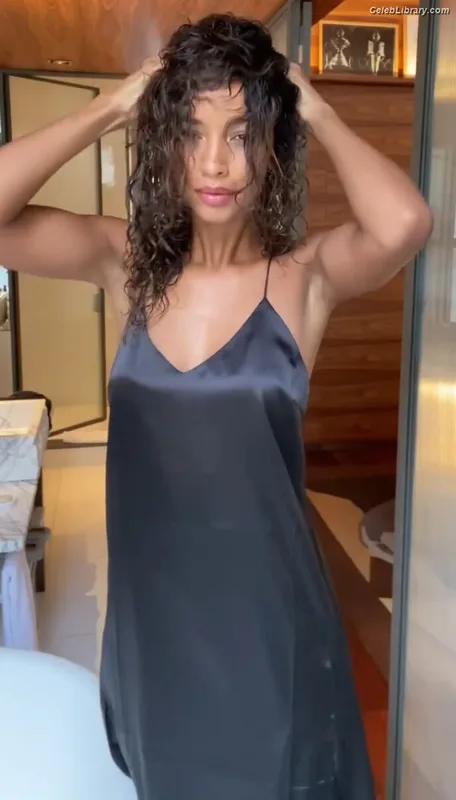 Flora Coquerel photo 22 of 166