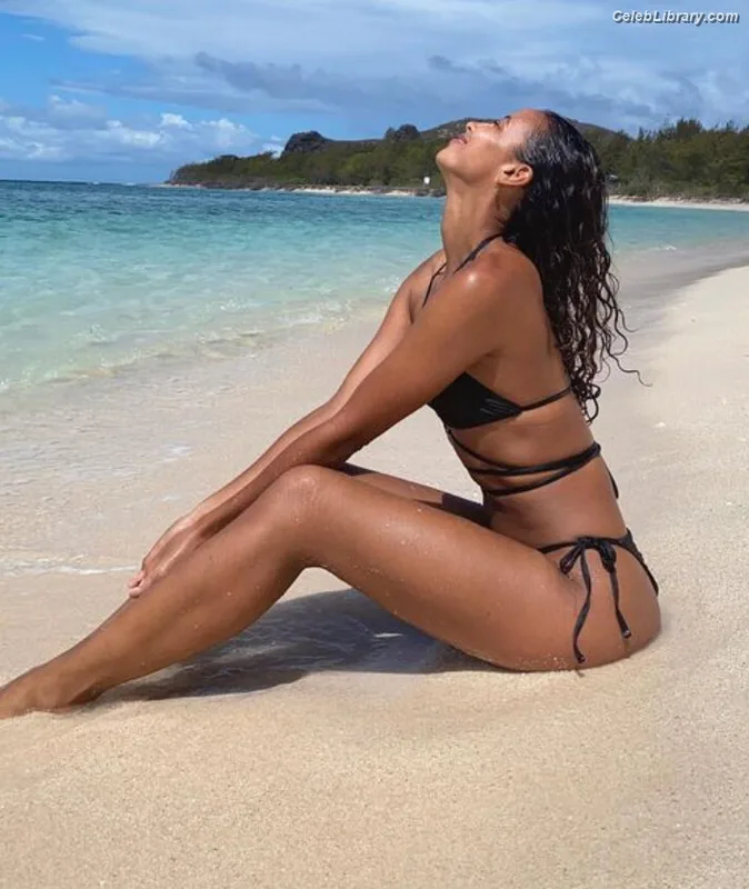 Flora Coquerel photo 3 of 166