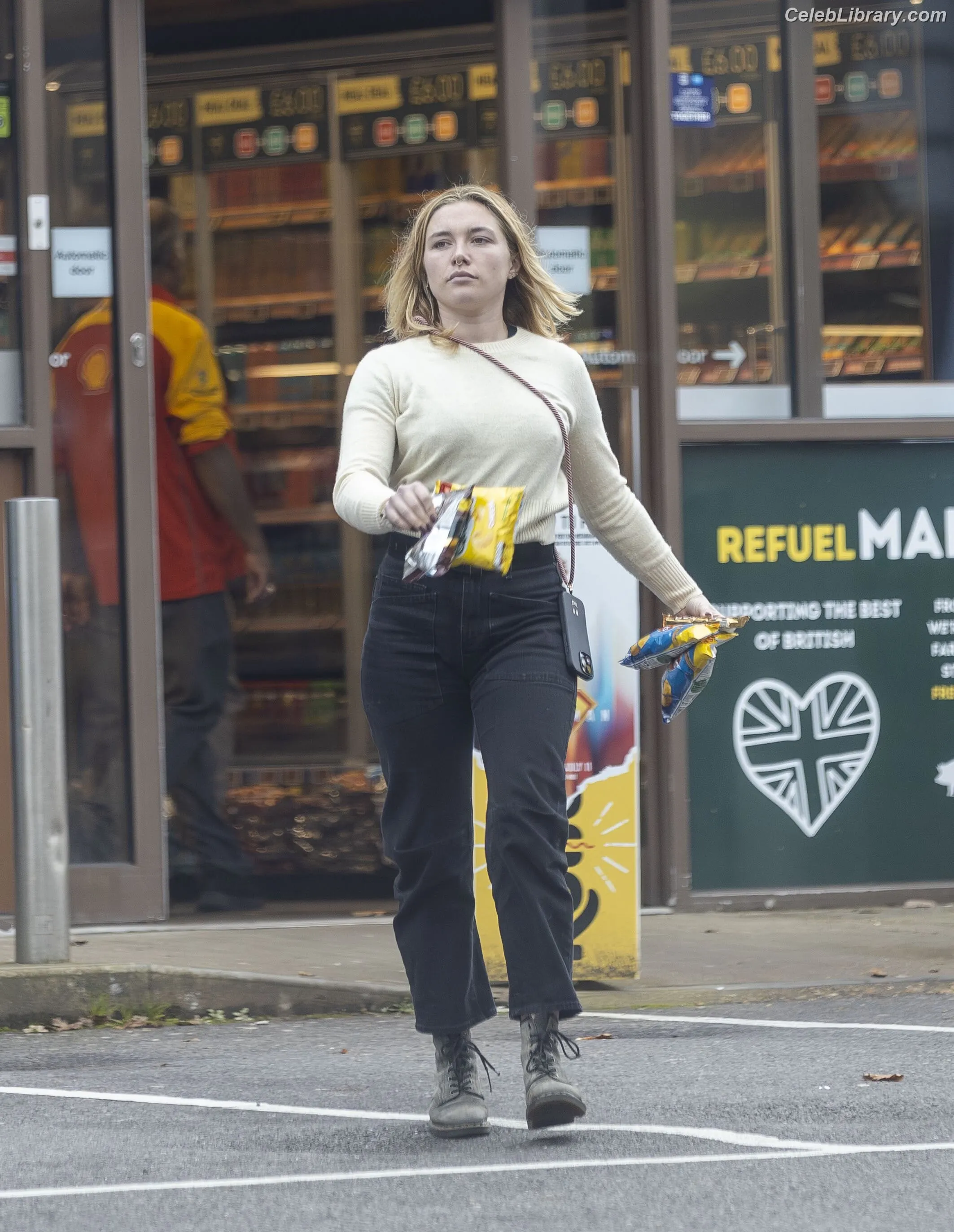 Florence Pugh photo 7 of 1241