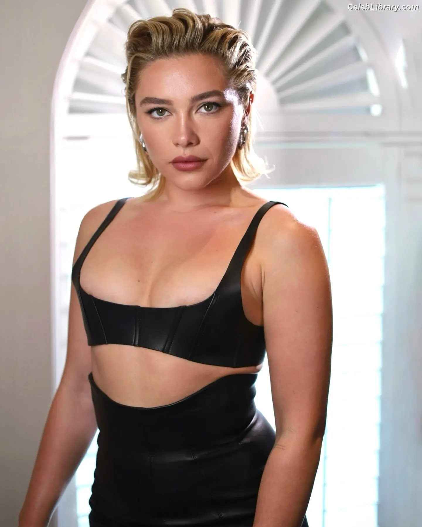Florence Pugh photo 1 of 1241