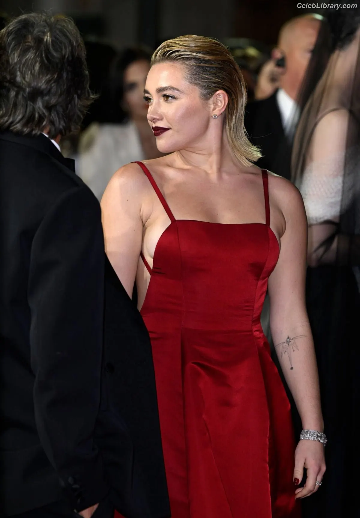 Florence Pugh photo 15 of 1241