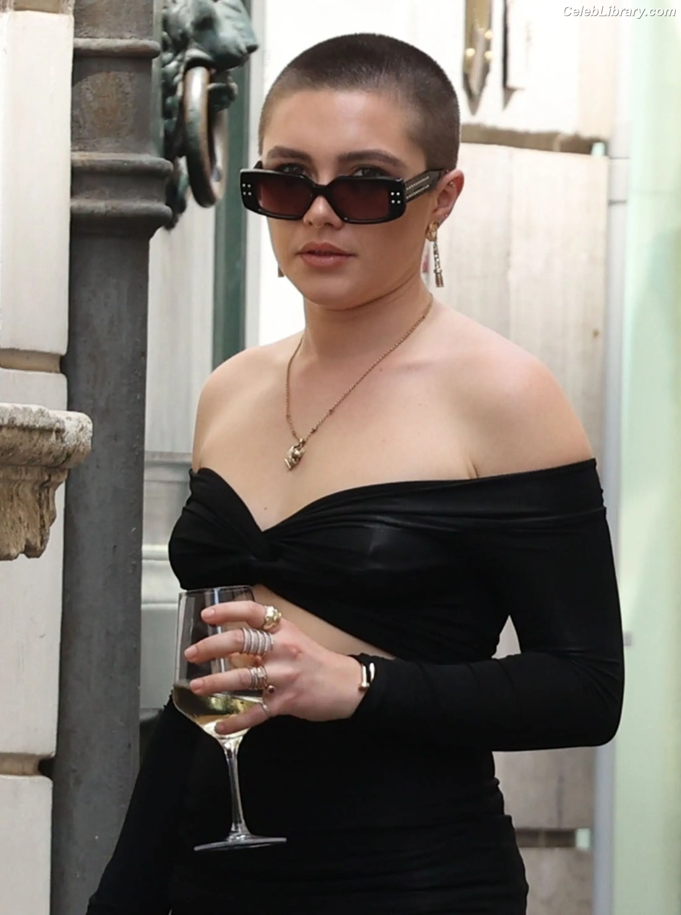 Florence Pugh photo 1 of 1241