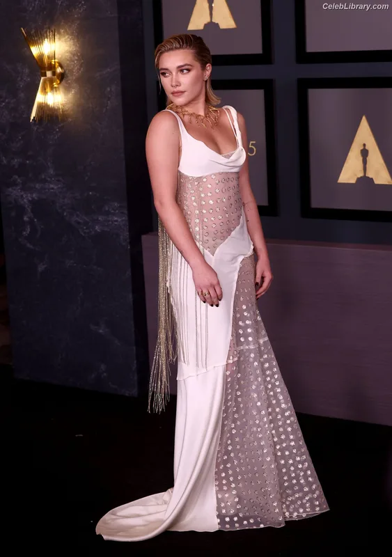 Florence Pugh photo 1 of 1242