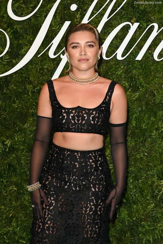 Florence Pugh photo 10 of 1242