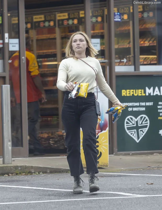 Florence Pugh photo 7 of 1242