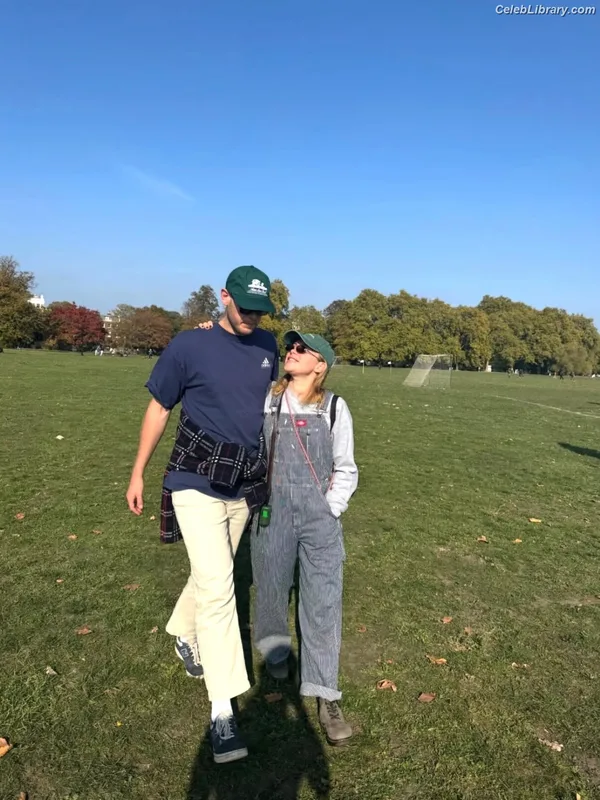 Florence Pugh photo 11 of 1242