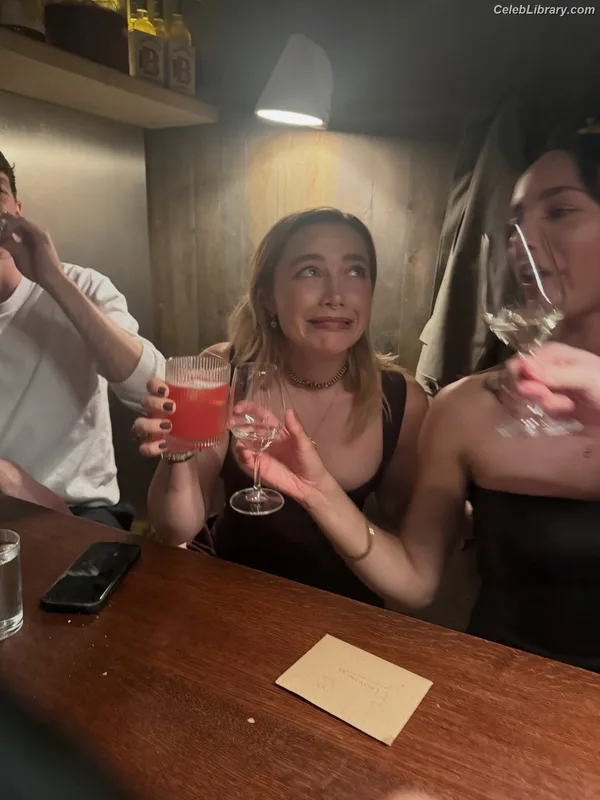 Florence Pugh photo 4 of 1242