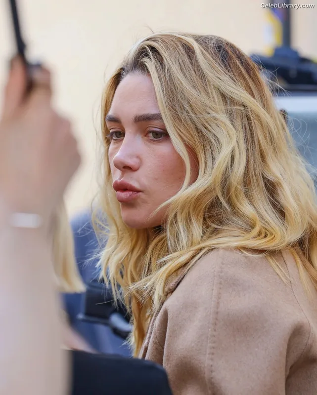 Florence Pugh photo 23 of 1242