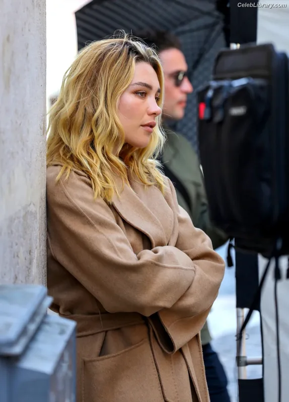 Florence Pugh photo 1 of 1242