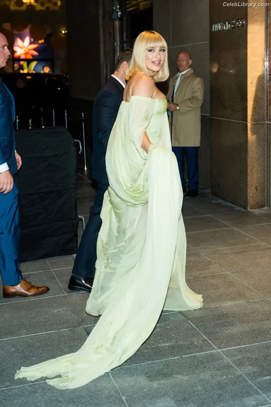 Florence Pugh photo 18 of 1242