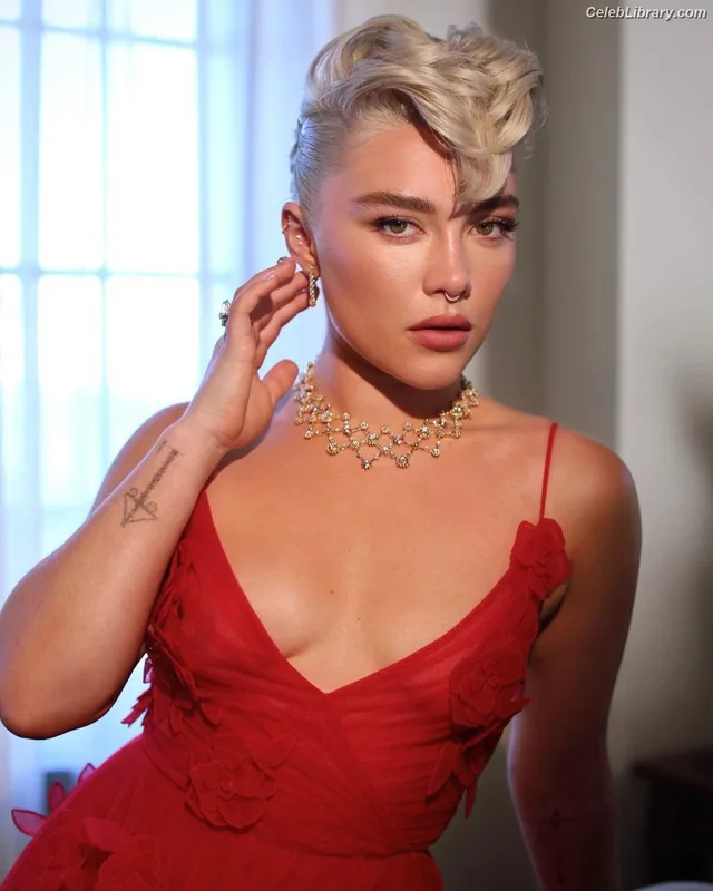 Florence Pugh photo 2 of 1242