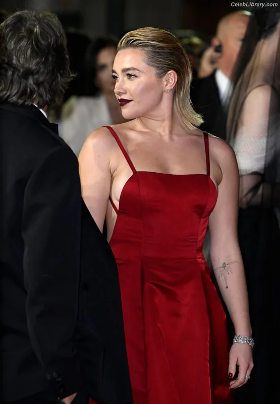 Florence Pugh photo 15 of 1242