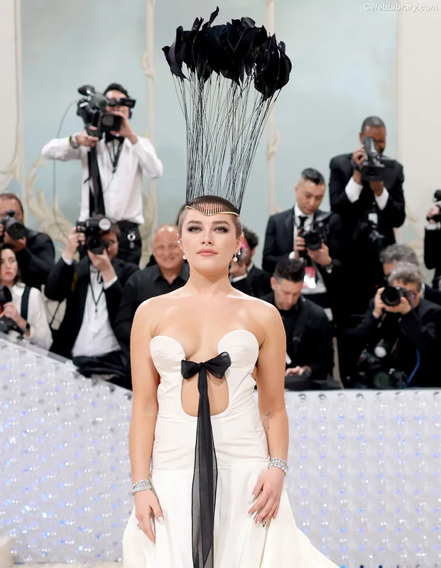 Florence Pugh photo 21 of 1242