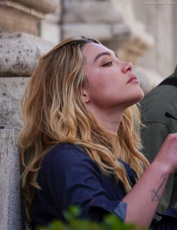Florence Pugh photo 1 of 1242
