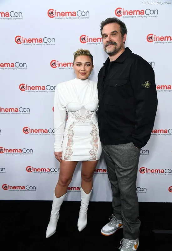 Florence Pugh photo 21 of 1242