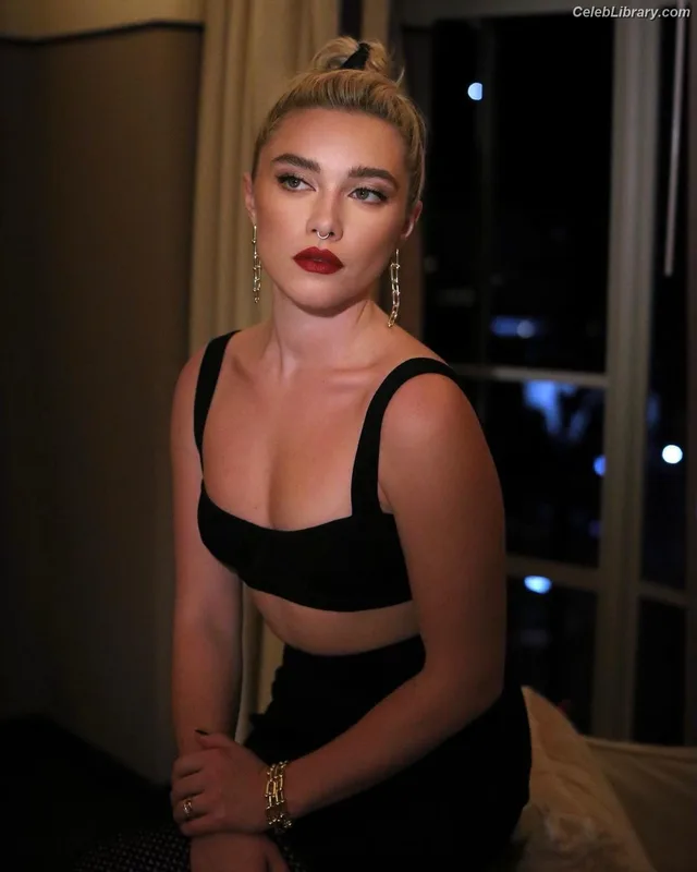 Florence Pugh photo 10 of 1242