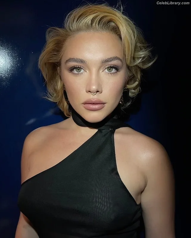 Florence Pugh photo 1 of 1242