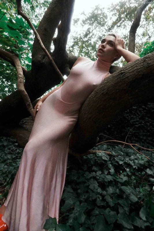 Florence Pugh photo 3 of 1242