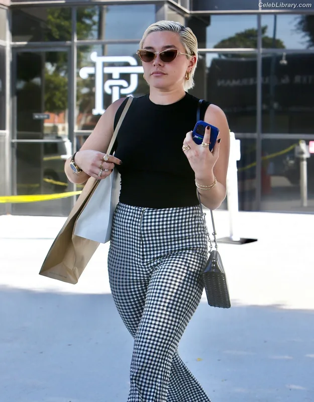 Florence Pugh photo 6 of 1242