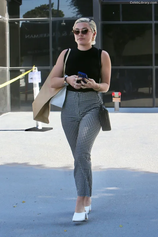 Florence Pugh photo 7 of 1242