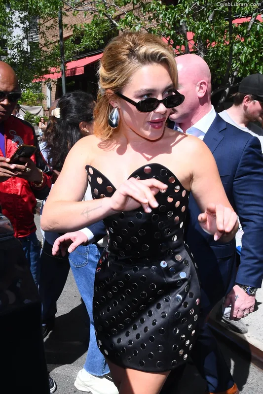 Florence Pugh photo 1 of 1242