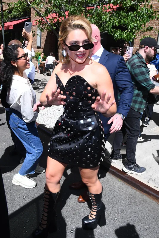 Florence Pugh photo 18 of 1242