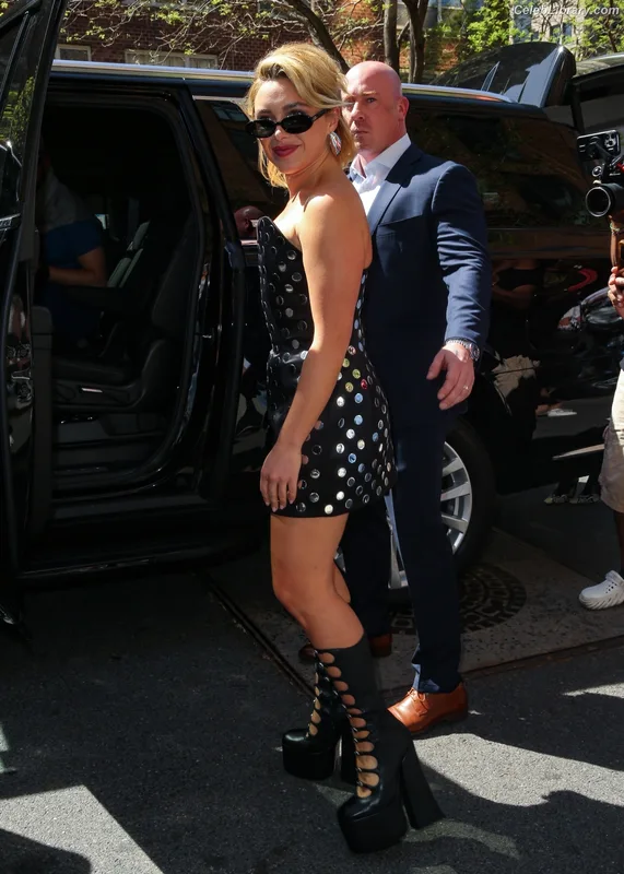 Florence Pugh photo 6 of 1242