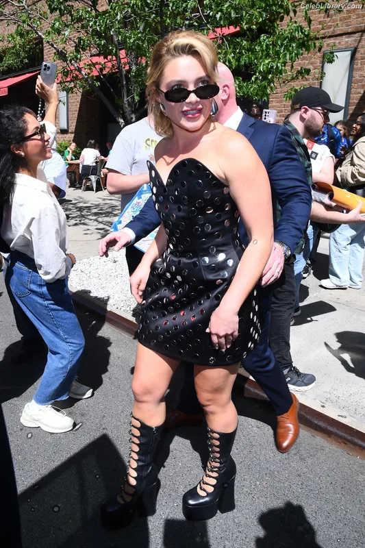 Florence Pugh photo 22 of 1242