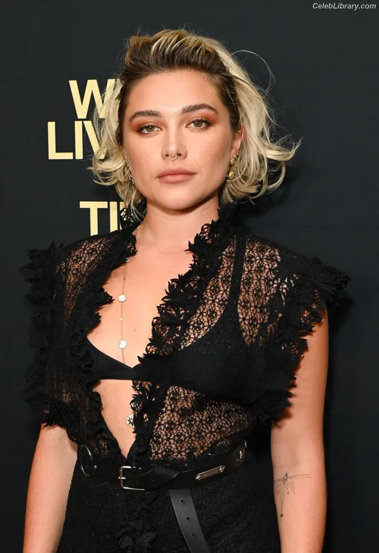 Florence Pugh photo 1 of 1242