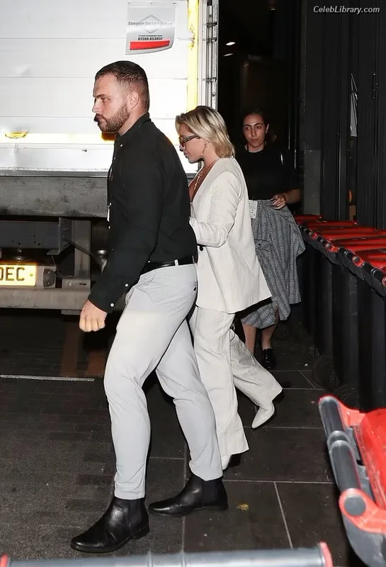 Florence Pugh photo 9 of 1242
