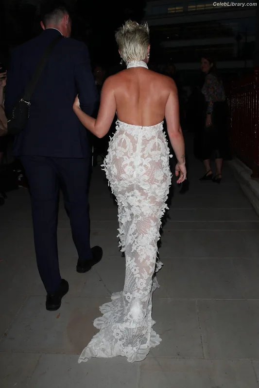 Florence Pugh photo 10 of 1242