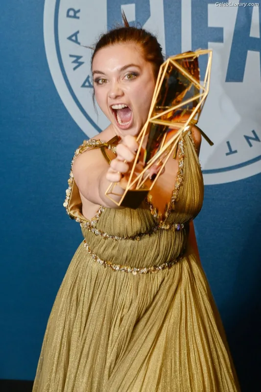 Florence Pugh photo 1 of 1242