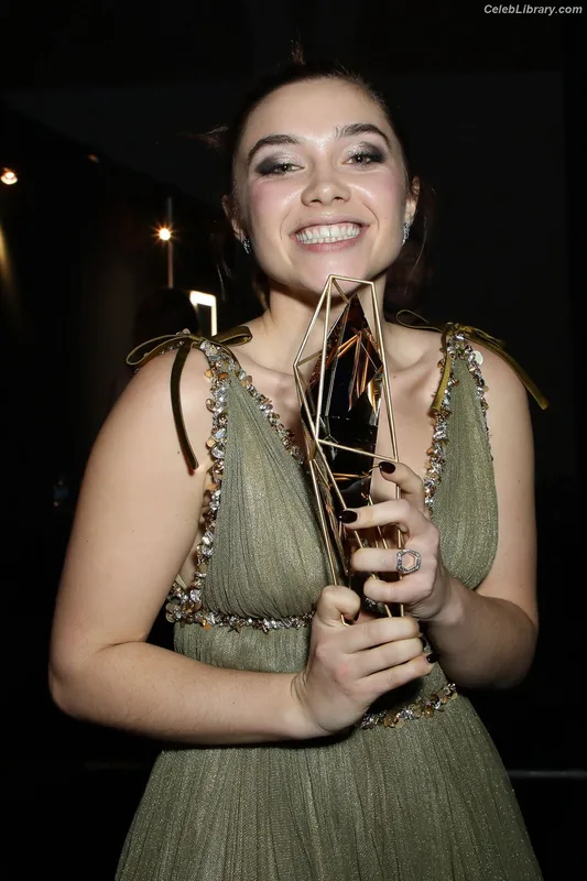 Florence Pugh photo 6 of 1242