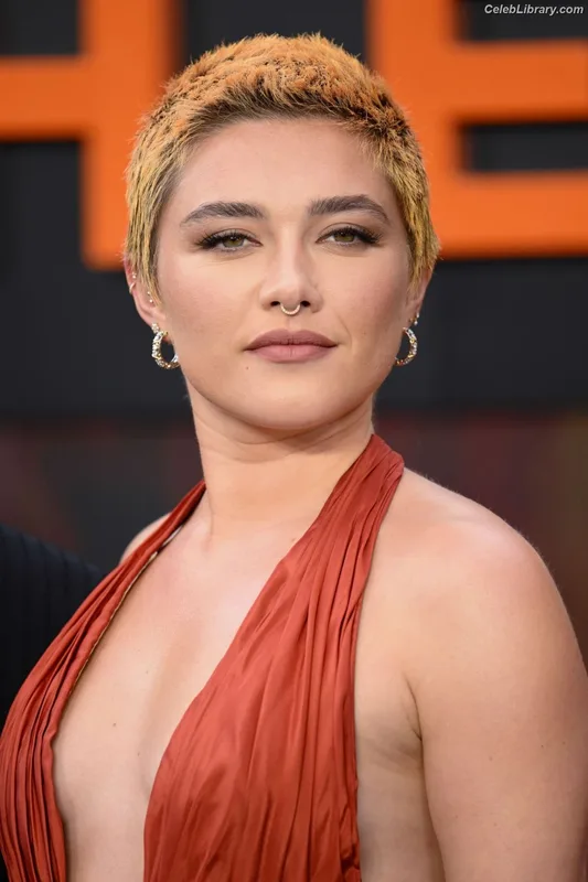 Florence Pugh photo 1 of 1242