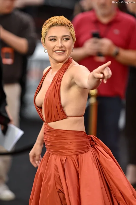 Florence Pugh photo 6 of 1242