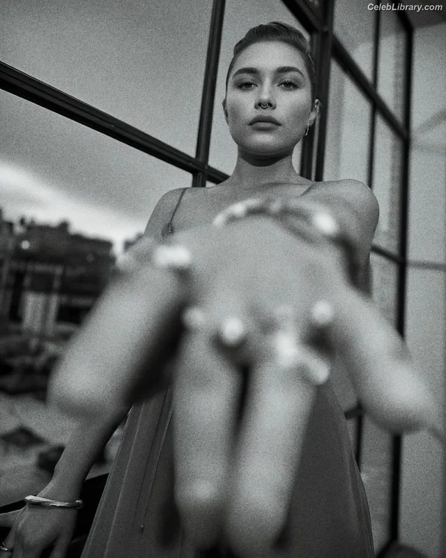 Florence Pugh photo 3 of 1242