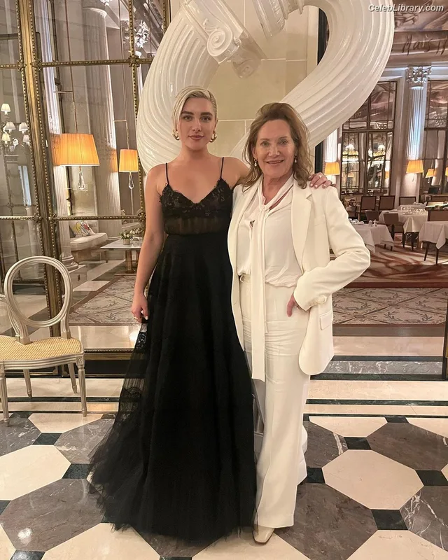 Florence Pugh photo 10 of 1242